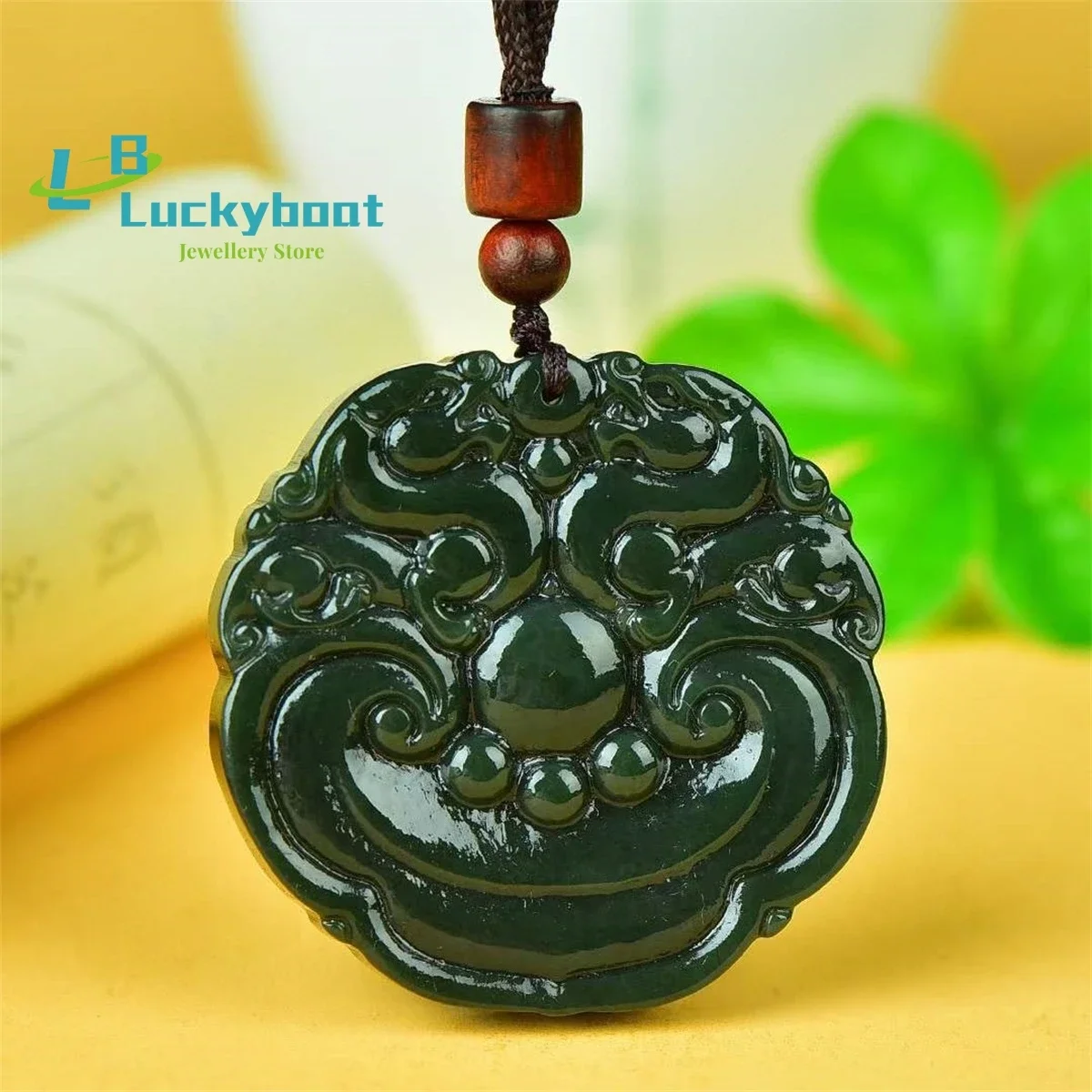 

Natural Hotan Jade Beast Face Lock Round Tag Pendant Simple and Elegant Personality Fashion Versatile Fine Men and Women