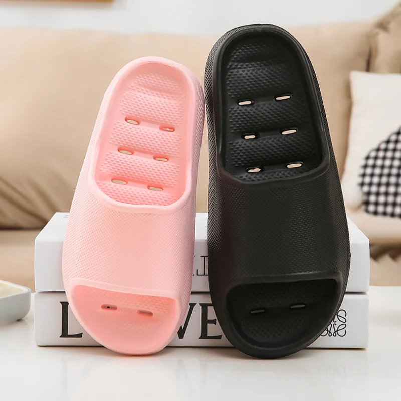 Quick-drying cheap women\'s slippers Non-slip soft-sole bathroom slippers hollowed out leaky slippers Casual couple home slippers