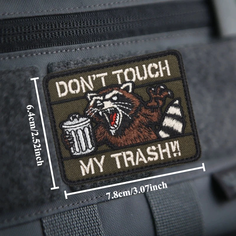 Parche bordado táctico Raccoon Firefighter – insignia moral MOLLE - imagen 3