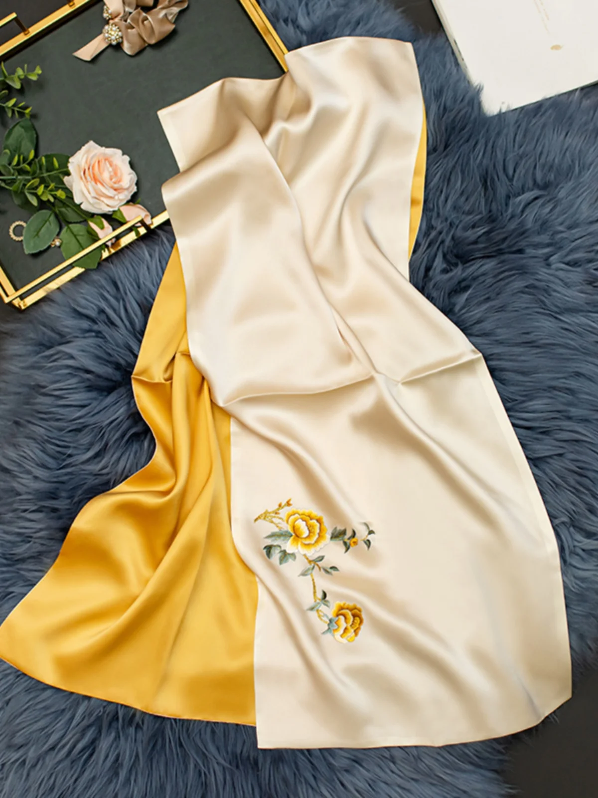 

High-End Silk Scarf for Mom Birthday Gift Suzhou Embroidery Silk Rectangle Shawl Chinese Style Floral Pattern
