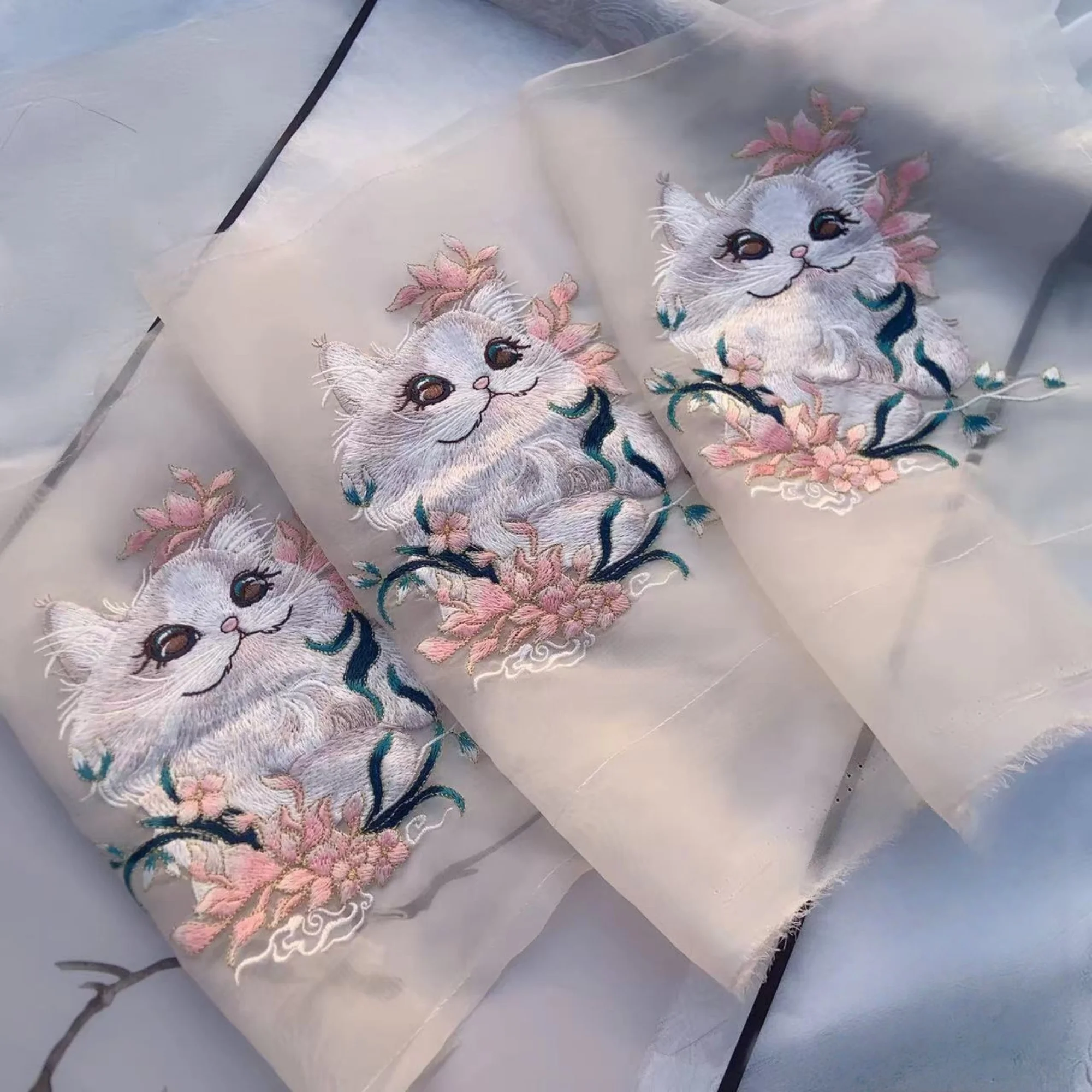 16x16cm Exquisite Embroidered Fabric with Ragdoll Cat Floral Designs for Chinese Style Fans Lanterns Hanfu Accessories and