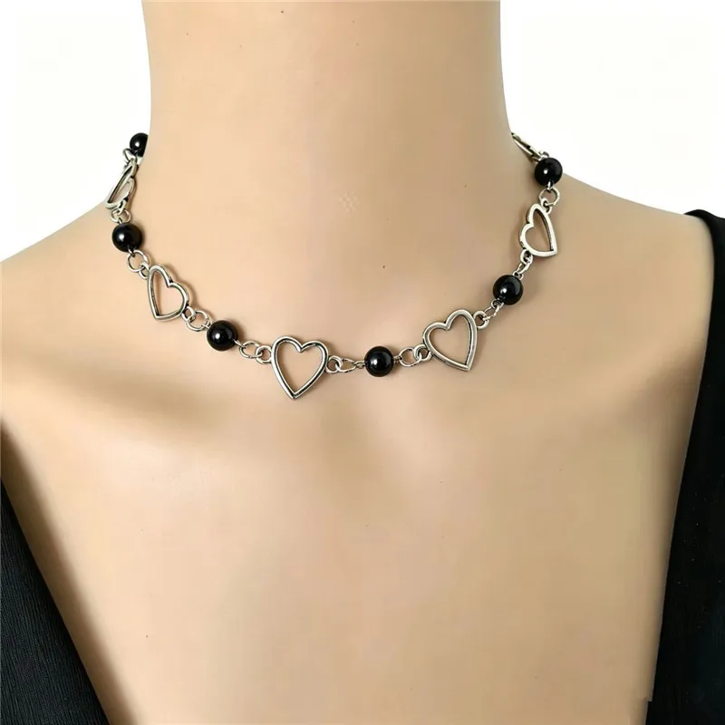 European and American Trendy Design Imitation Pearl Vintage Distressed Heart-Shaped Choker Necklace for Women Short Choker Necklace Gift