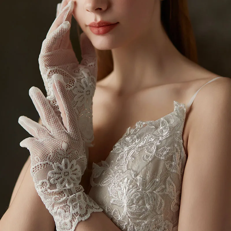 Guantes de boda con flores de encaje bordado WG120, dedo de red, muñeca corta, novias, dama de honor, desfile, graduación, blanco, hecho a mano