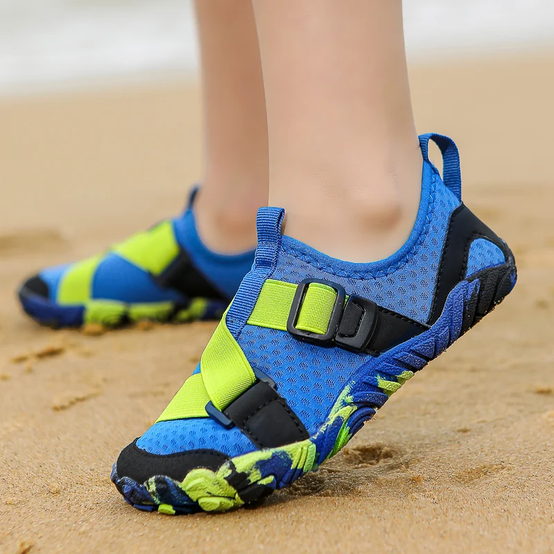 

Kids Beach Aqua Shoes Boy Girl Barefoot Water Shoes Quick-Dry Drainage Diving Swim Sandals Children Upstream Wading Sneakers