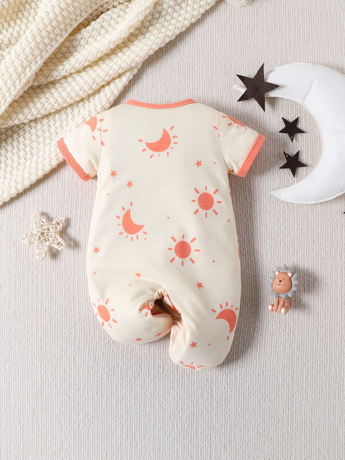 Cute Baby Romper Suit with Sun Star Print Orange Edged Snap Closure Footed Skin-friendly And Warm for Infants