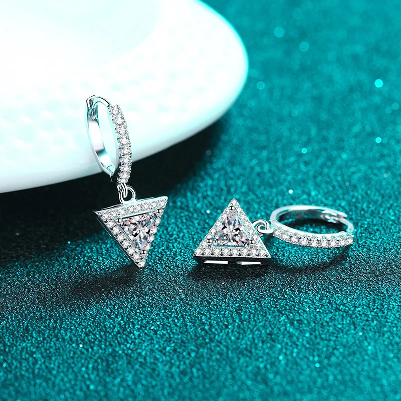 PT950 Platina Triângulo Moissanite Brincos para Mulheres Pequena Luz Fresca Luxo Ouro Branco Estilo Ins Joias de Orelha