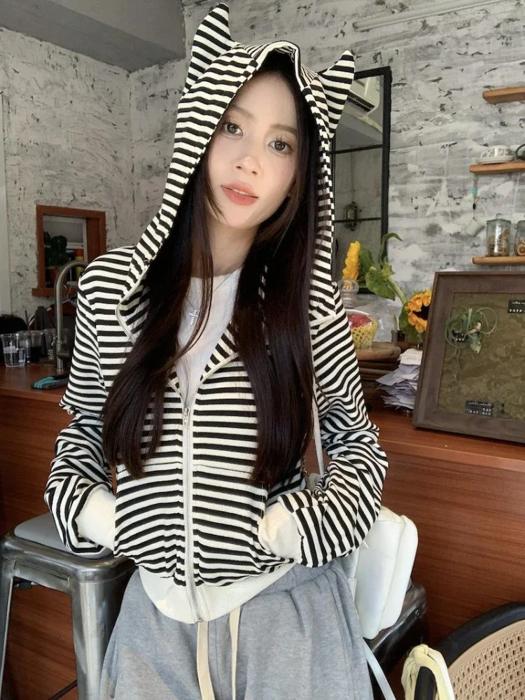 

ADAgirl Emo Striped Print Cropped Tops Gothic Style Devil Ears Zip Up Hoodies for Women Long Sleeve Sweatshirt Cutecore Clothes