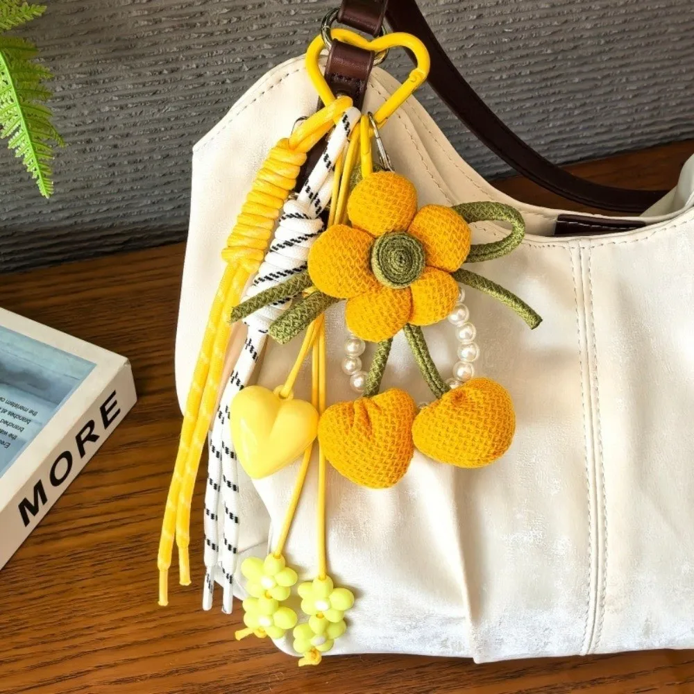 New Handmade Knitted Flower Bag Charm Cute Flower Shape Polyester Flower Keychain Pendant Pom Pom Knitted Charm Girls Gifts