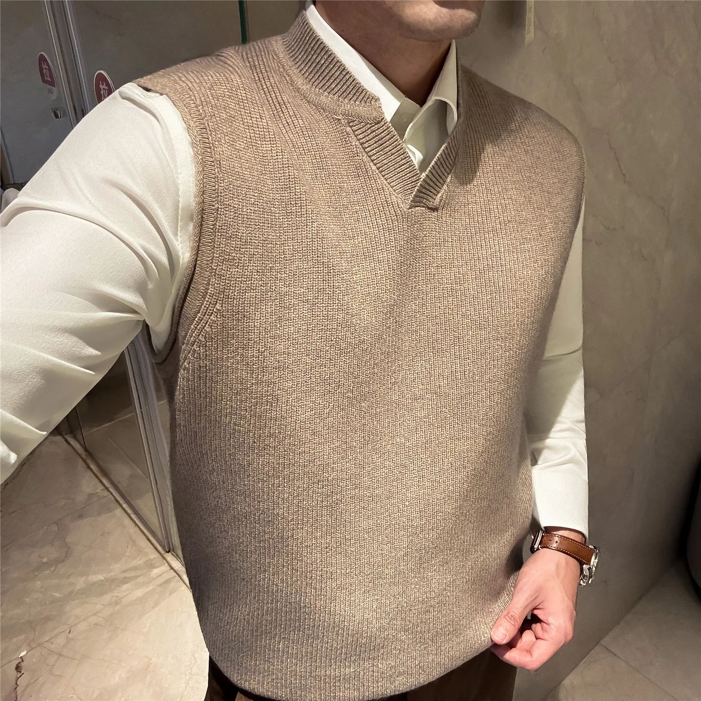 

British Style V-neck Sweater Knitted Vest Men Fashion Sleeveless Vest Casual Business Versatile Slim Fit Knittwear Men Clothing