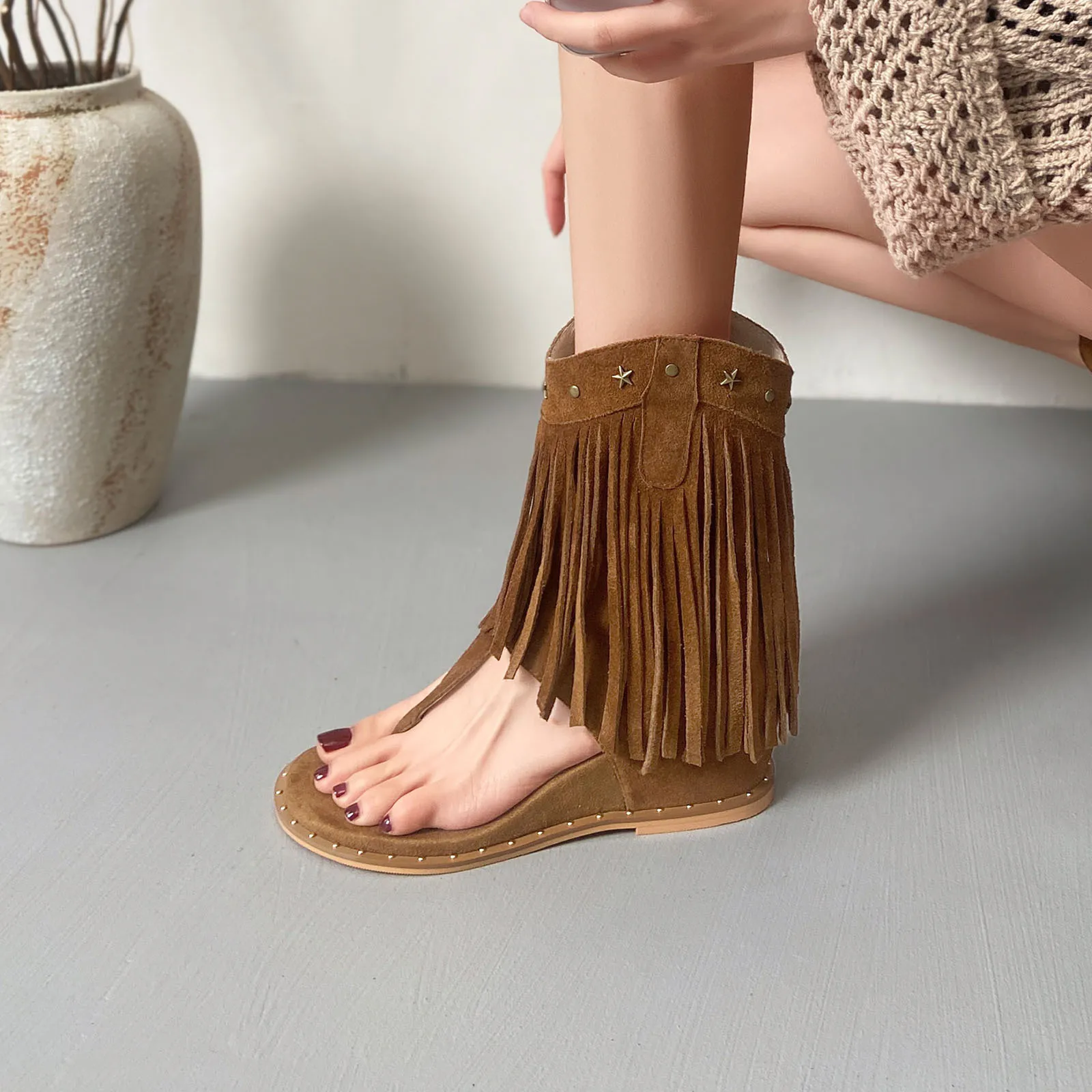 

Arden Furtado 2025 Summer Cow suede Pinch toe Tassels boots Round toe Side zipper Middle heel Rivet Cool boots Short boots