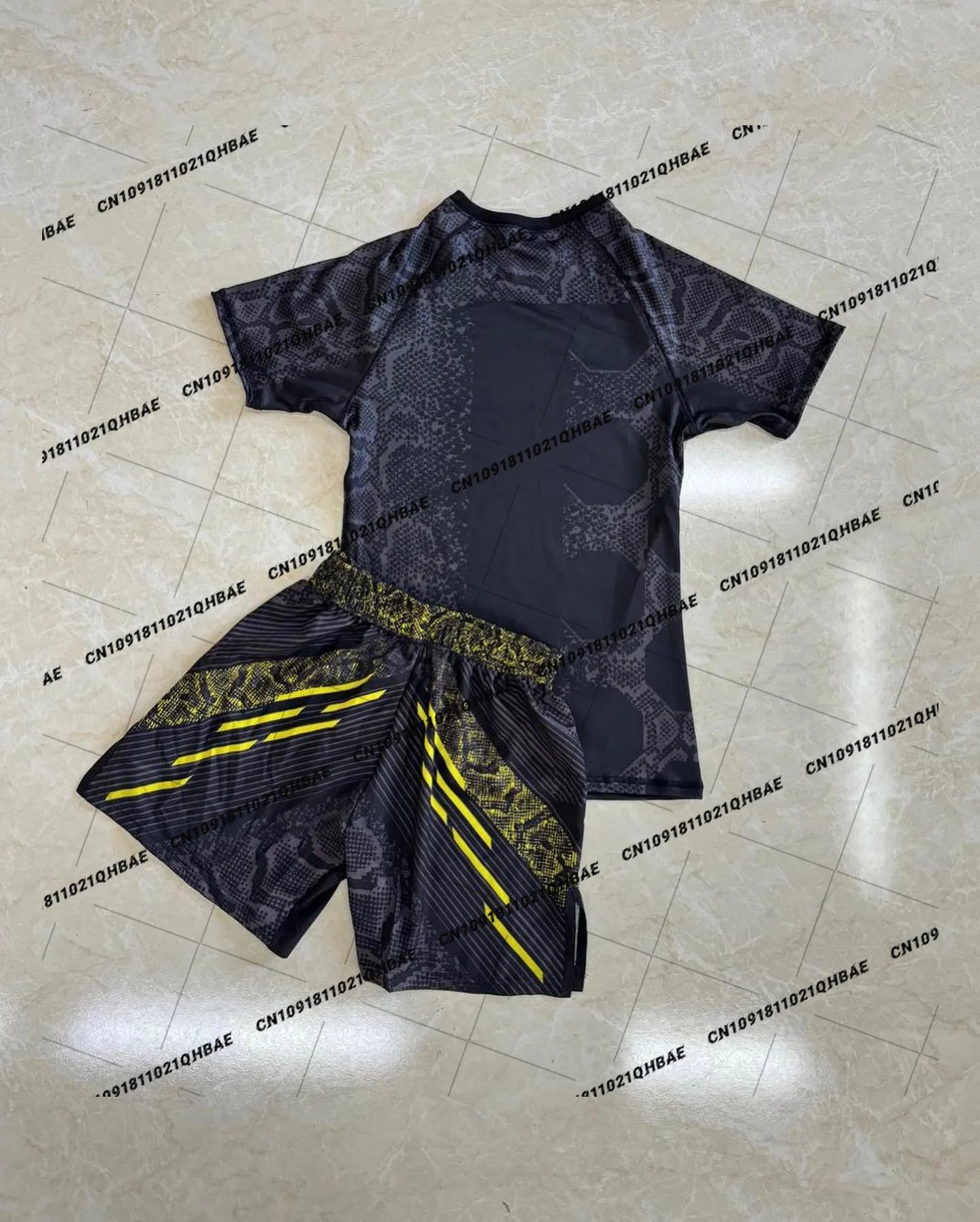 

Night Fighting MMA Black Gold New Octagonal Cage Fighting Night Men Loose Breathable Speed Drying Boxing Training Sports Set