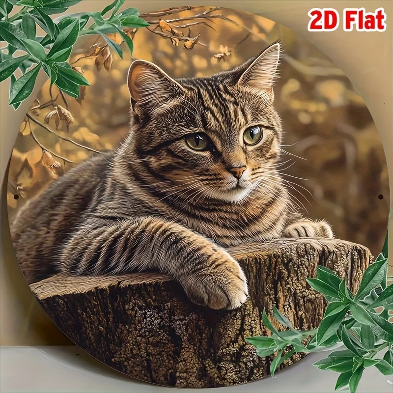 2D-Zeichnung: Eine modische Katze mit Tabby-Muster steht auf einem runden Holzschild. Die Innen- und Außenumgebungen