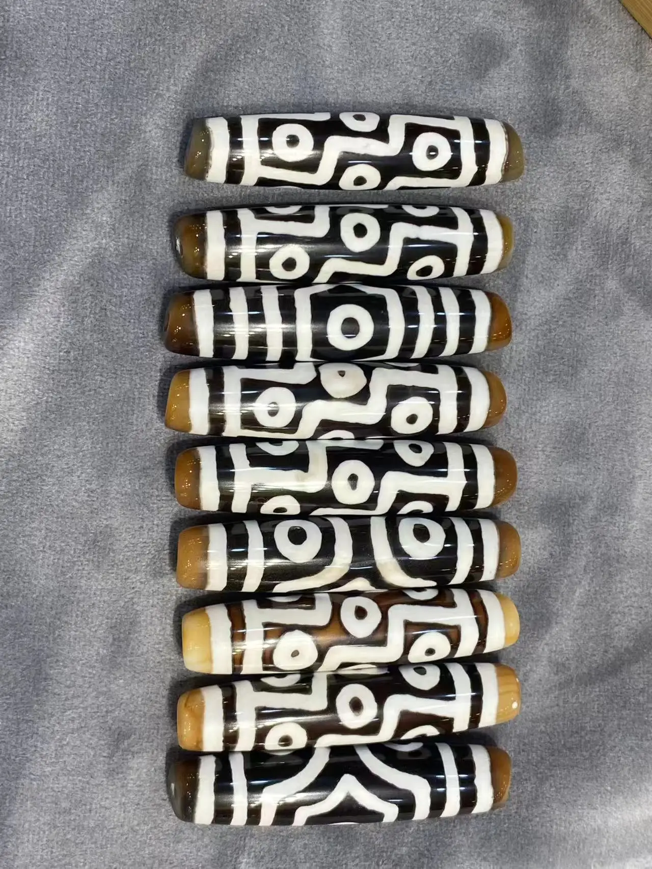 1pcs Taiwanese craftsmanship 60mm black-and-white multi-eye pattern agate Dzi bead weathered patina Tibetan-style loose beads