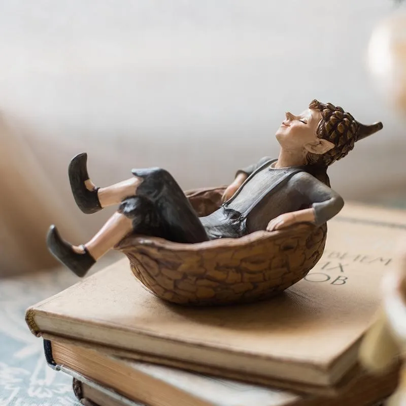 

2Colors Creative Hand drawn Resin Doll Decoration Craft 2026 New Home Desktop Doll Decoration Cute Cartoon Doll For Gift LI958