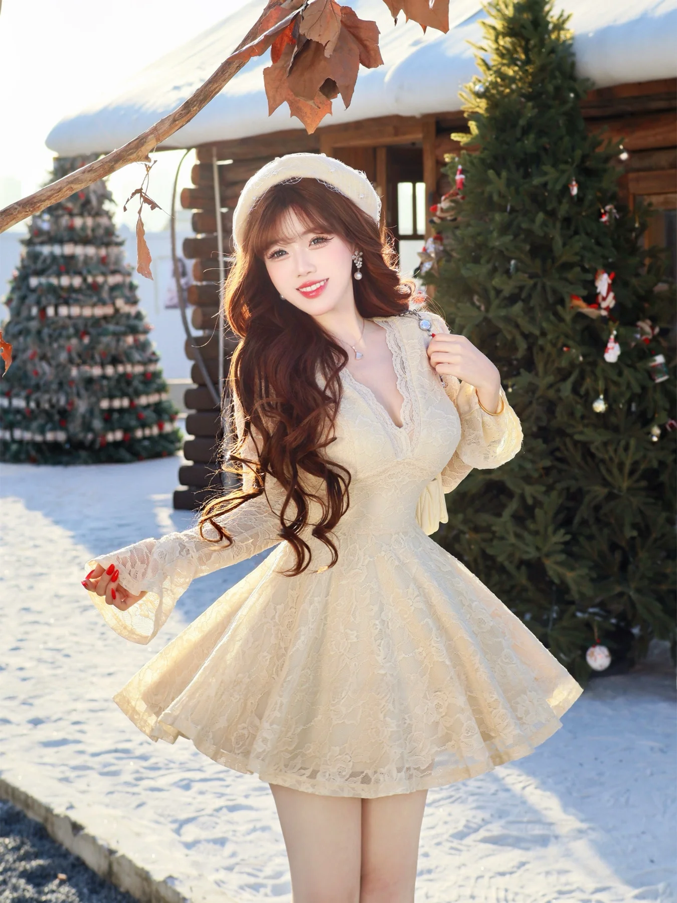 

Зимнее кружевное платье с утяжкой на талии и расклешенными рукавами Diamond Fraance Pure Desire, на молнии, силуэт H-образной формы