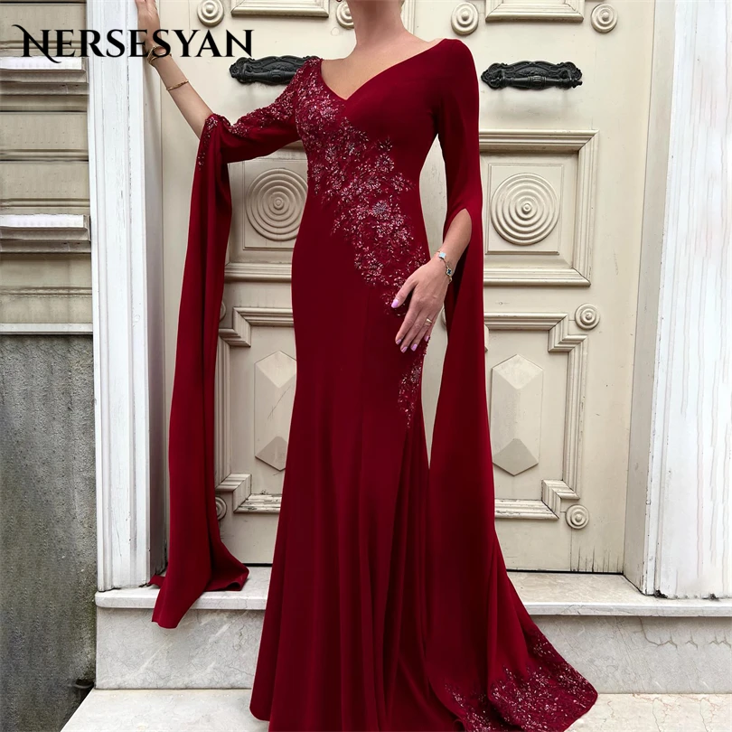 

Nersesyan Vintage Burgundy Long Sleeves Mermaid Party Gowns Sexy V-Neck Appliques Formal Evening Gowns Satin Vestidos De Fiesta