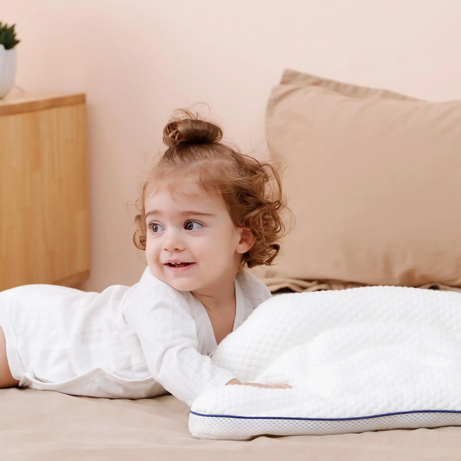 almohada-para-ninos-transpirable-y-refrescante-que-proporciona-soporte-para-el-descanso-y-esta-hecha-con-espuma-viscoelastica-ortopedica-ideal-para-ninos-y-ninas-para-usar-en-casa-o-en-el-apartamento