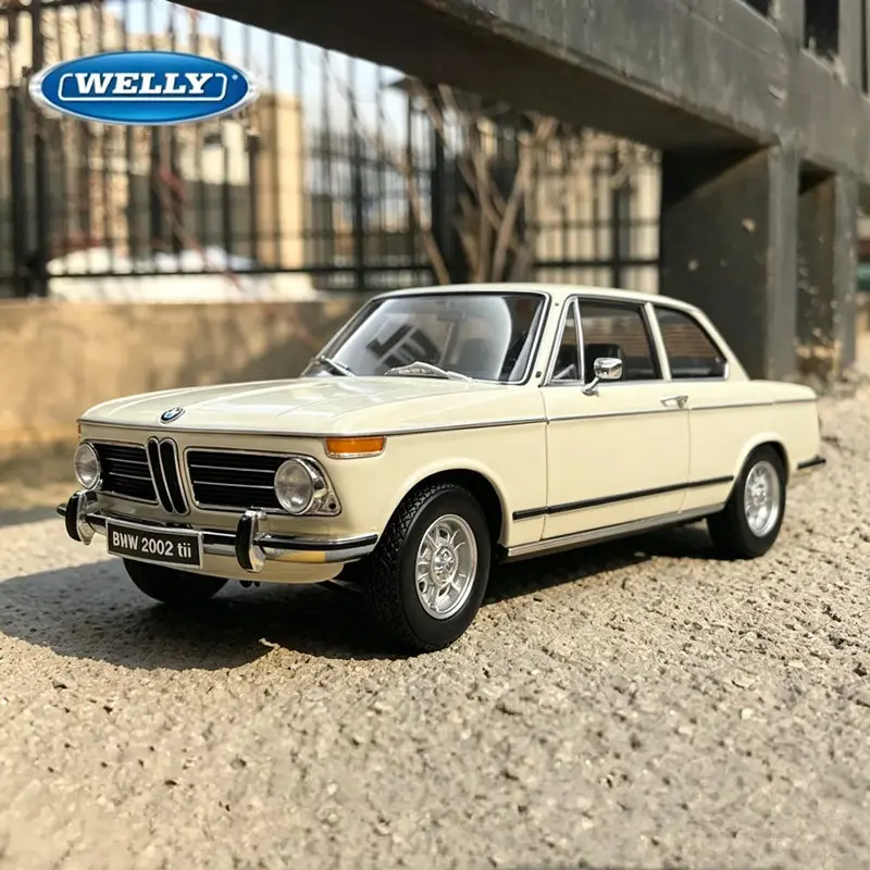 WELLY 1:24 BMW 2002 Ti Coupe Alloy Sports Car Model Diecasts Metal Classic Retro Racing Vehicles Car Model Simulation Kids Gifts