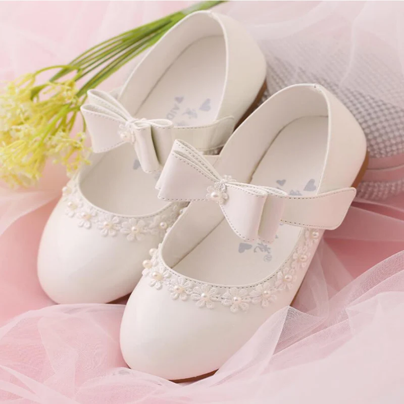 

Flower Children Girls Flats White Patent Leather Shoes For Kids Pearl Beading School Dance Princess Dress Birthday Shoes New