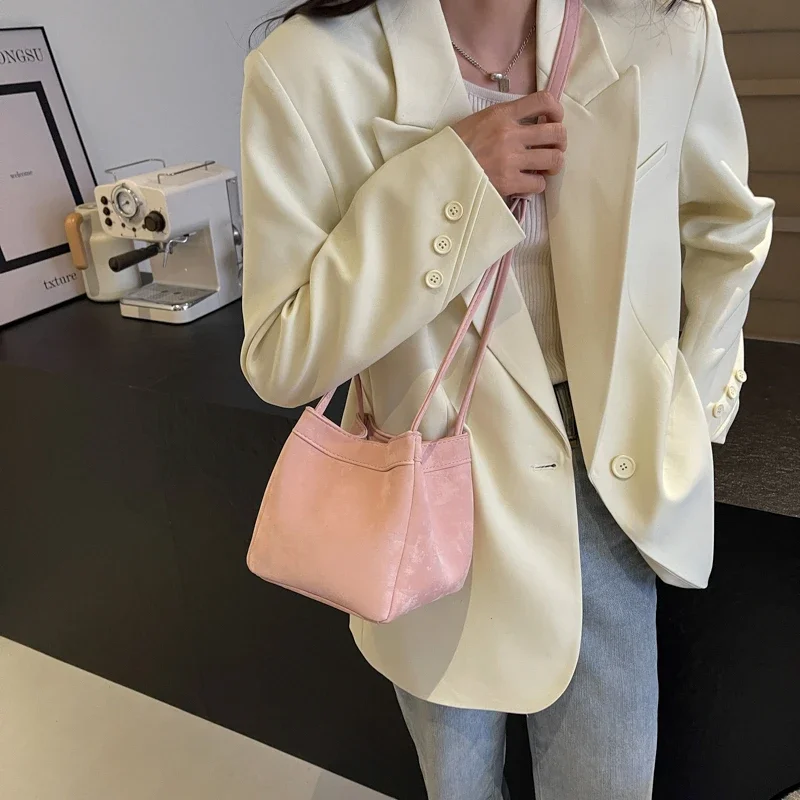 Fashion PU Bucket Shoulder and Crossbody Bags Hasp High Quality Sense of Luxury Hand Bags for Women 2024 Simple Versatile New