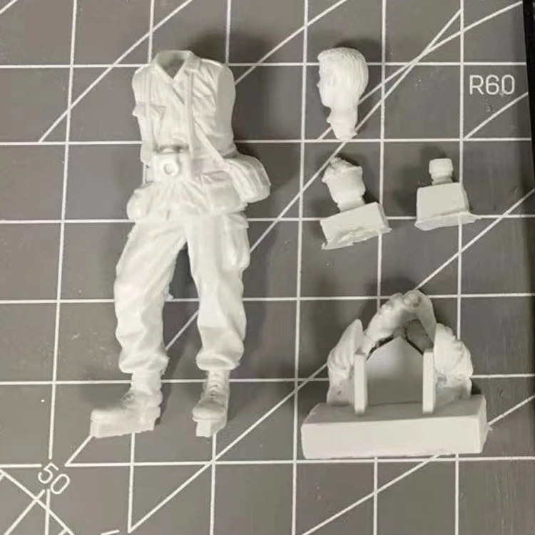 1/35 Scale Die-cast Resin Figure   Battlefield Reporter Model Assembly Kit Unpainted Free Shipping