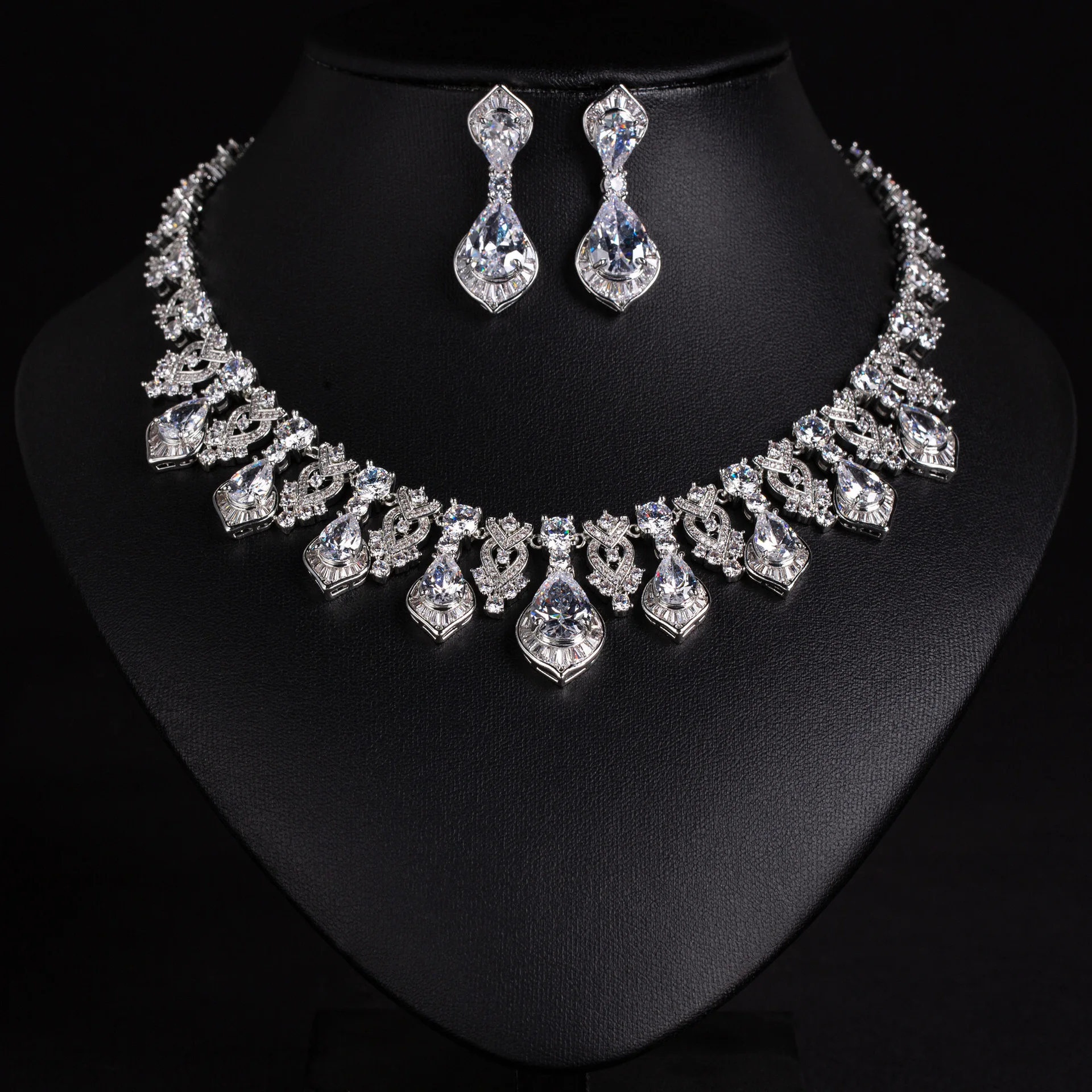 Light‑Luxury Bridal Necklace Earrings Jewelry Set, High‑End Zircon Choker Necklace & Tassel Drop Earrings for Women Wedding Part