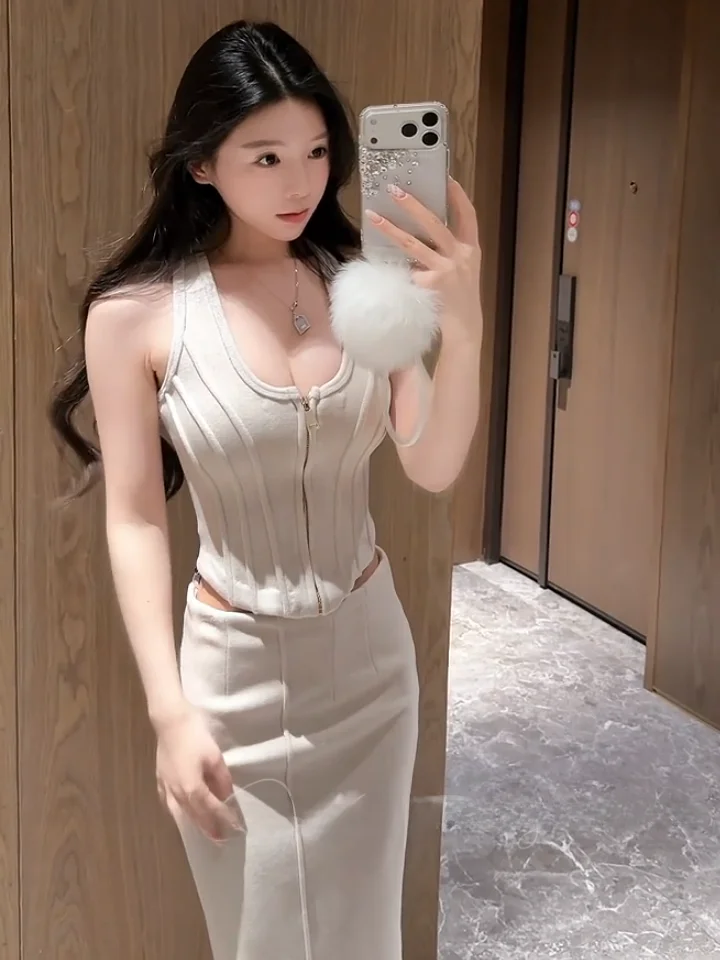

Sexy Ele Knitted Set Women's Comfortable Svel Vest Sisters Faion Winter ort Sle No-Bust Line Two-Piece Suit