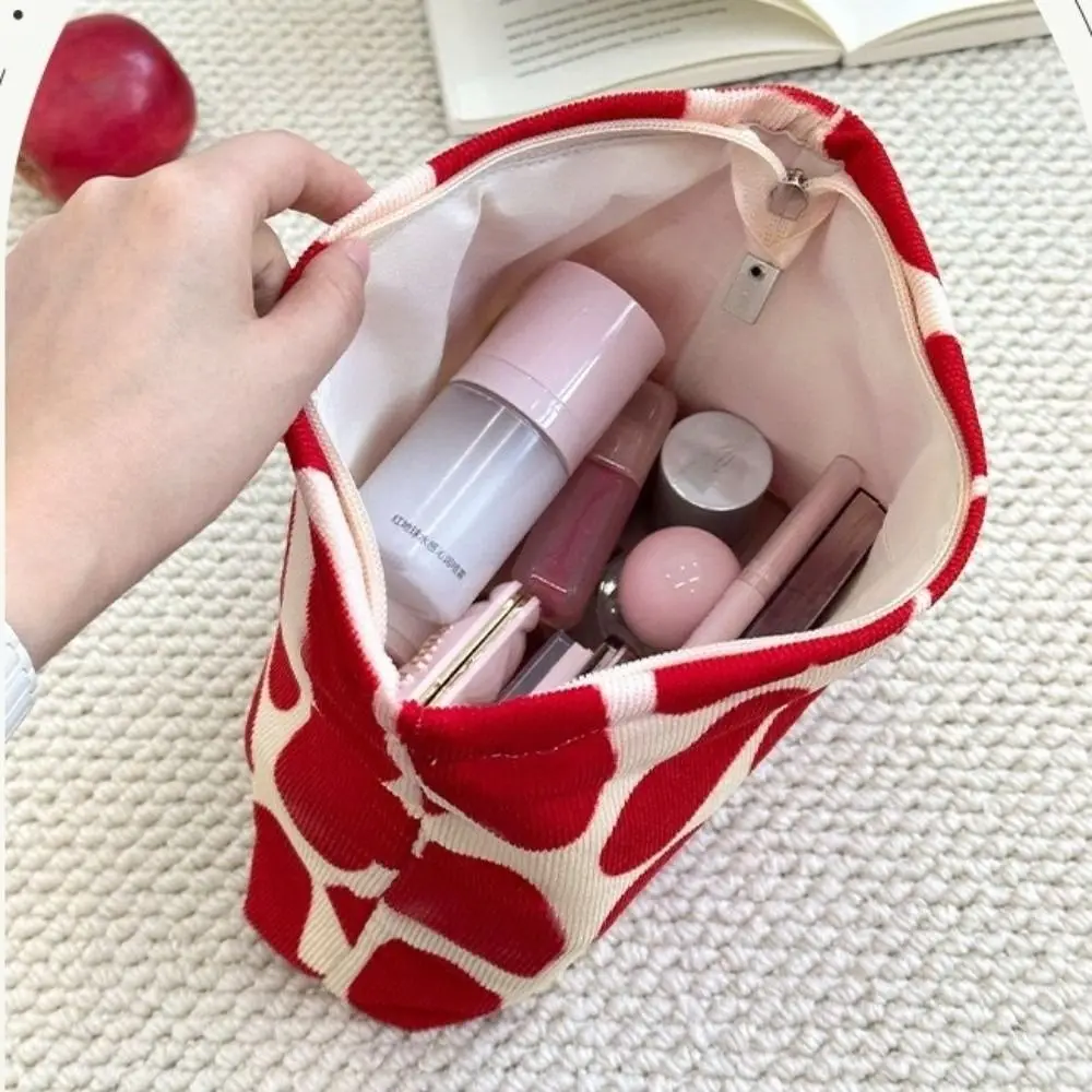 

Large Capacity Love Pattern Makeup Bag Zipper Corduroy Travel Wash Pouch Gift Lovely Toiletry Storage Bag Skin Care Organizer