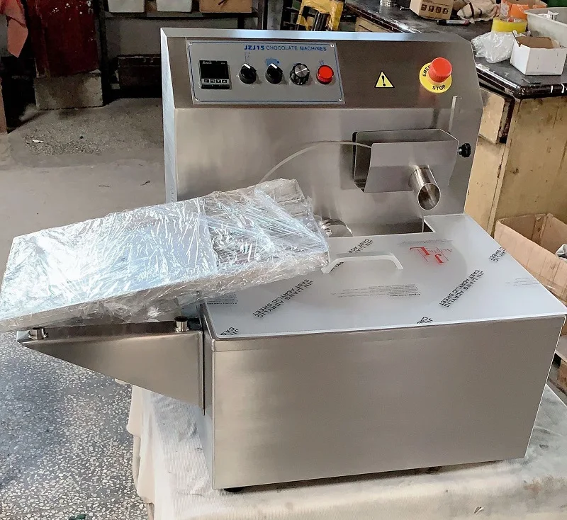 15kg Chocolate Tempering Machine With Vibration Table 110v / 220v Chocolate Melter Combined With Vibrator