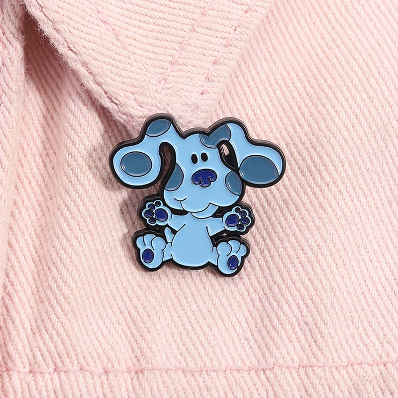 الأزرق القنادق الأزرق الكلب المينا دبوس الرسوم المتحركة شخصيات كرتونية بروش التلبيب على ظهره شارة مجوهرات هدايا للأطفال الأصدقاء