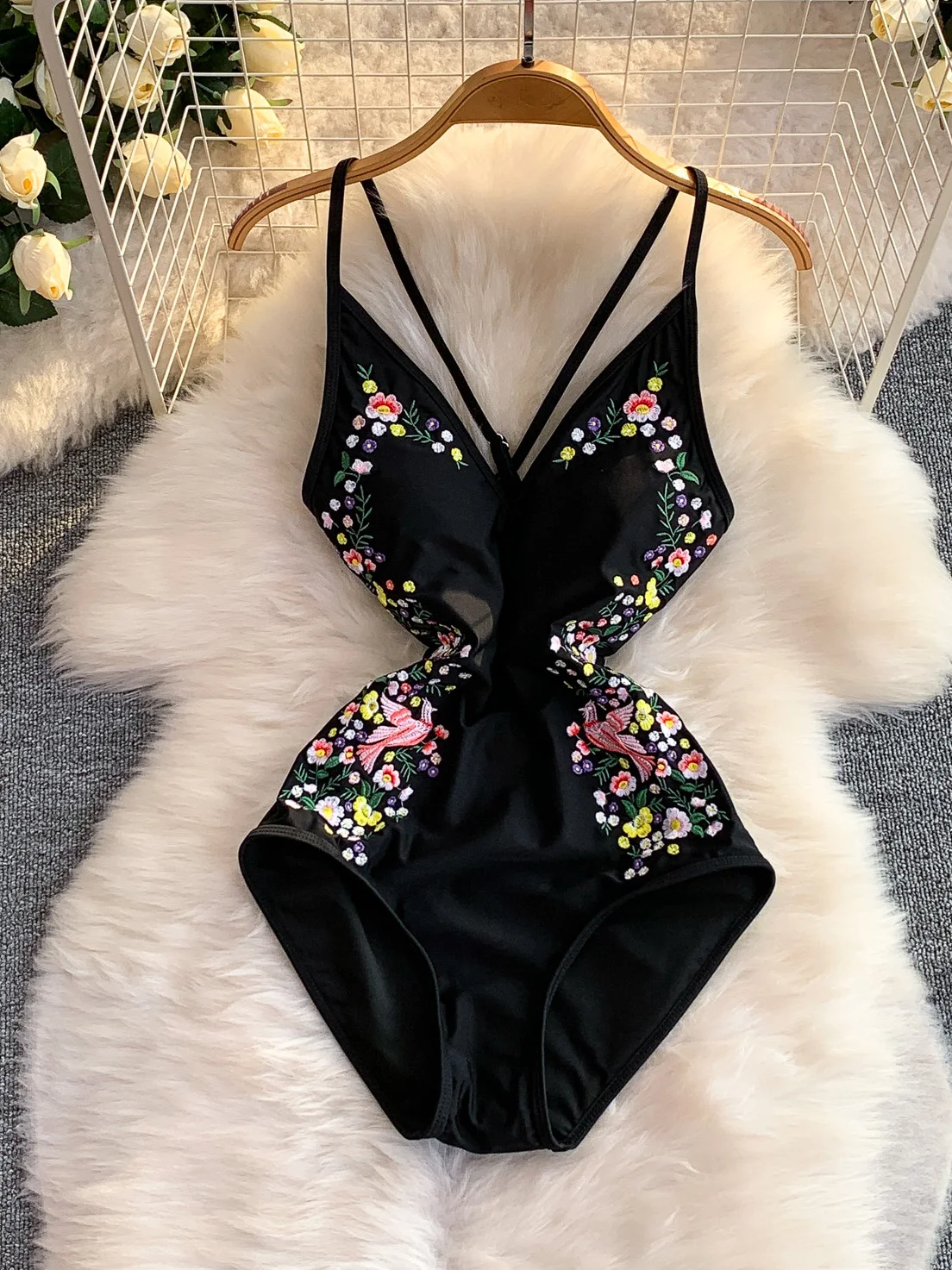 

Ele Bal V-Ne Embroidered Swimsuit Women's High-Waisted ort-ort Bot Sexy Open Split Casual Commute Sle