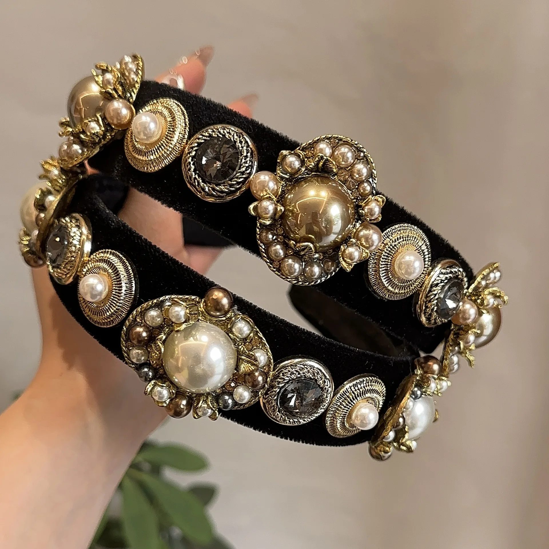 

European and American Heavy Craft Baroque Vintage Court Pearl Headband Velvet French Hair Accessory for Women