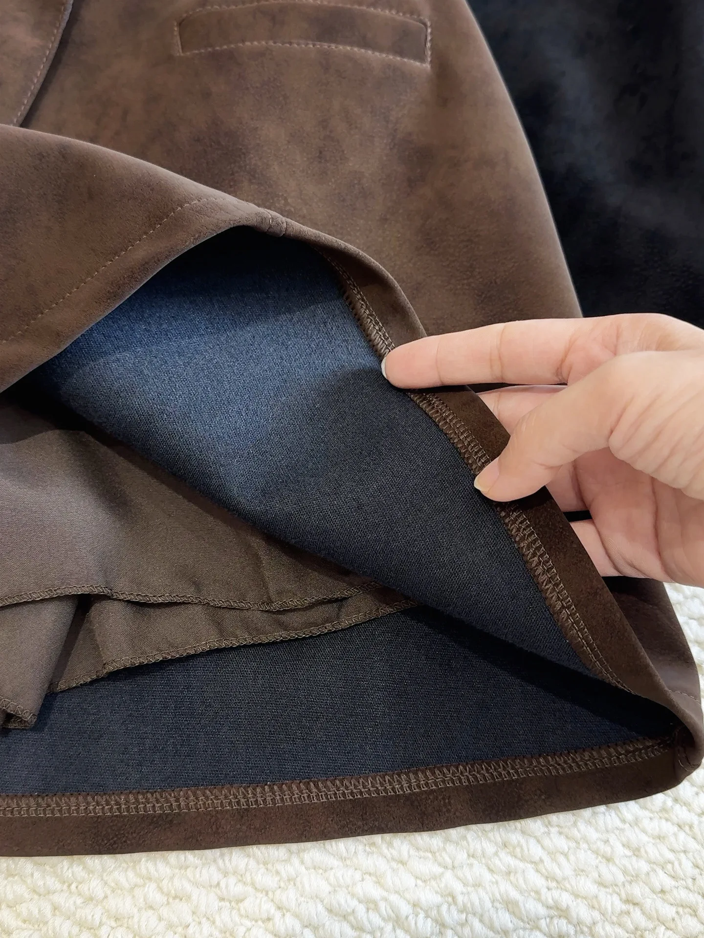Fashionable and Stylish Suede Skirt for Women in Autumn, Versatile and Slimming Short Style, Hip Hugging Skirt, Sexy Mini Skirt