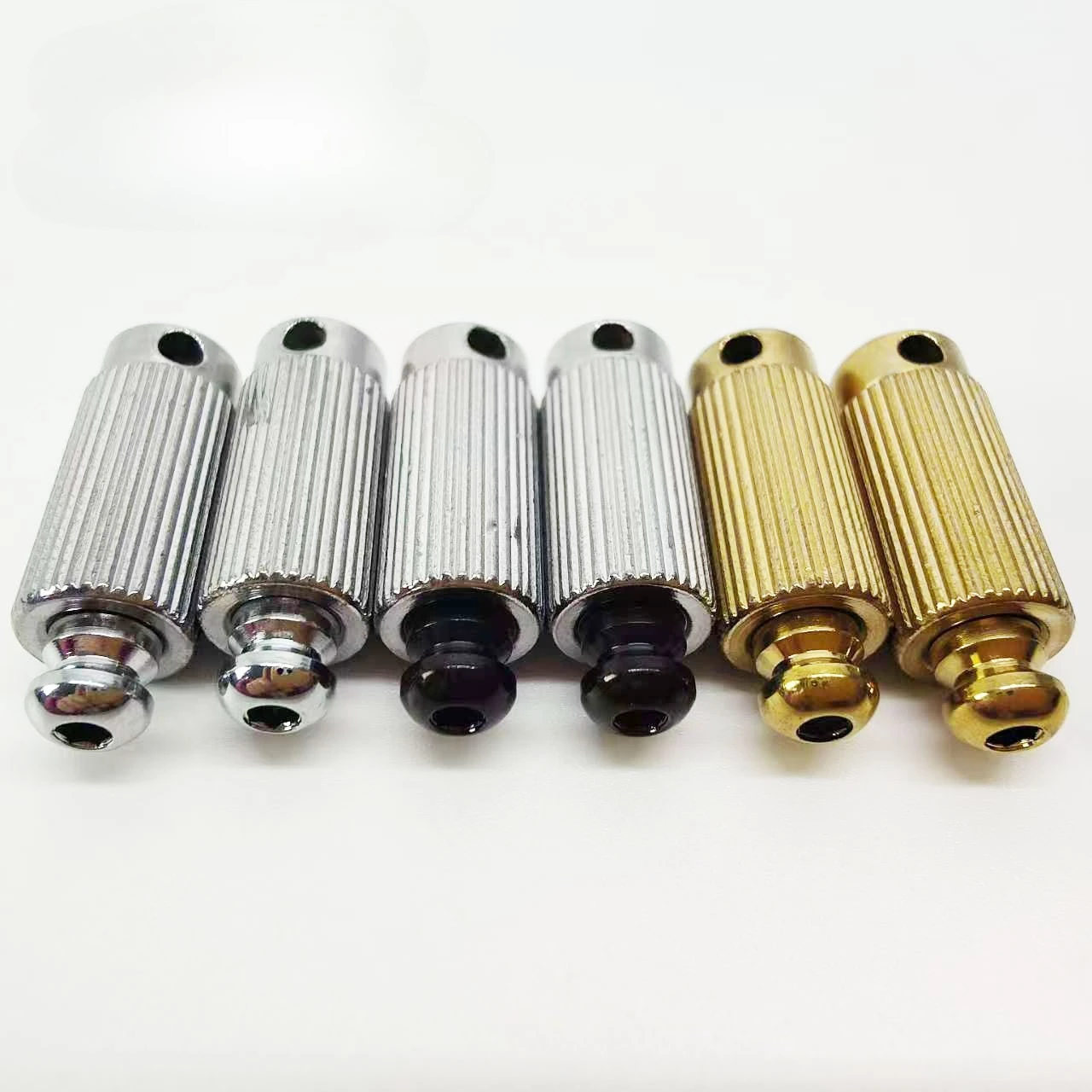 

2 комплекта двойных тремоло-креплений для электрогитары, винты для крепления тремоло-струнодержателя, насадки для отверток и крепежные элементы