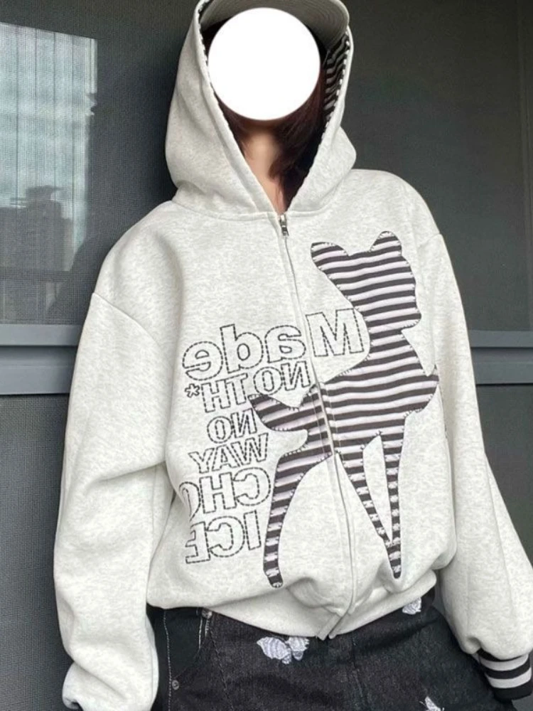 سترة أمريكية عتيقة بأكمام طويلة مع قلنسوة مخططة Y2k ثقافة فرعية سترة نسائية غير رسمية ضيقة لخريف 2025