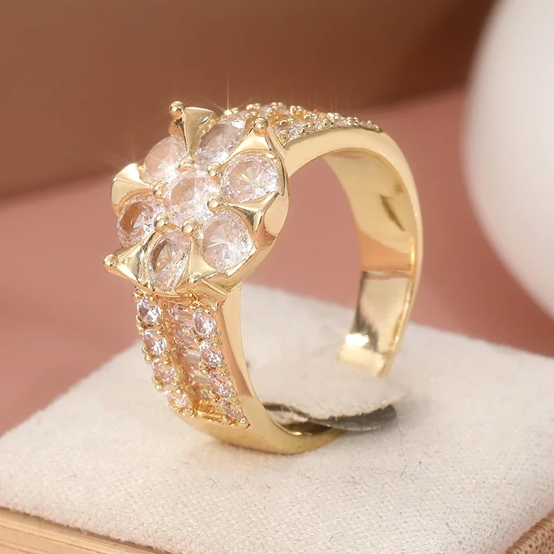 Exquisite Flower Shaped Inlaid Synthetic Zircon Ring Women's Engagement Commitment Ring Charm Gold Plated Jewelry