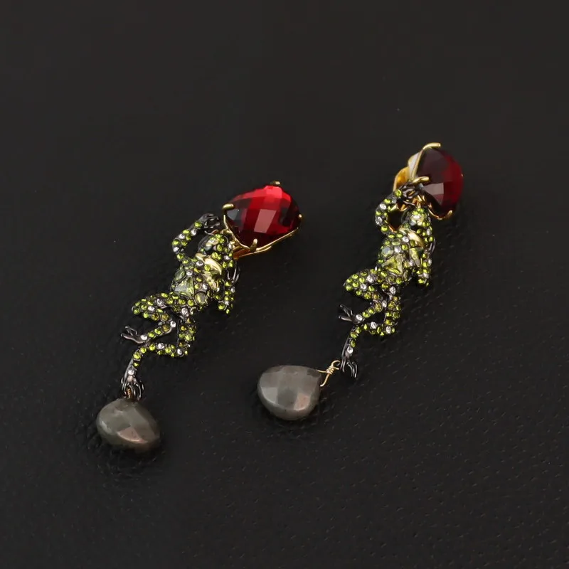 

Wintage Wine Ruby Zircon Inlaid Green Frog Earrings, Creative Design Fashionable Ear Clips for Women