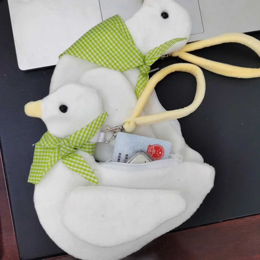 Animal Plush Duck Coin Purse Portable Large Capacity Zipper Animal Handbag Cartoon Ins Style Cartoon Wrist Bag Travel