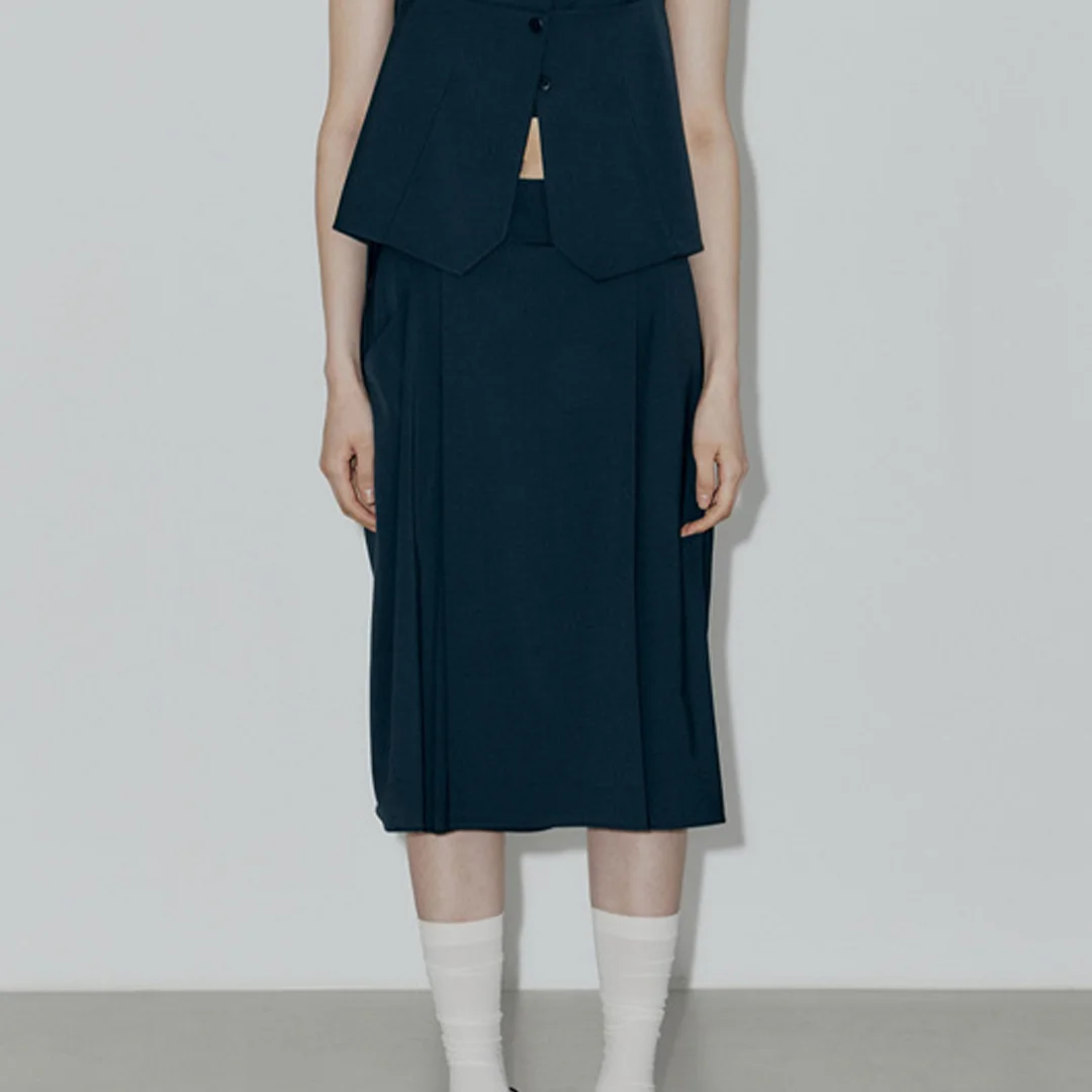 Spodnie damskie 7/8 z wysokim stanem, plisowane, szerokie nogawki, styl casual, kolekcja wiosna/lato 2025.