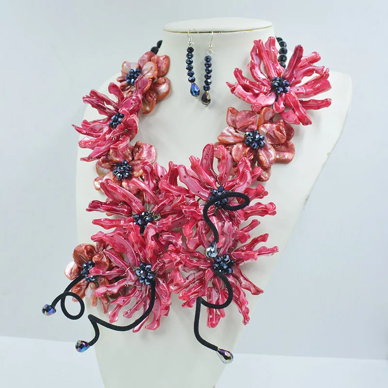 Classic hand woven shell flower necklace. Charm Ladies Wedding Jewelry Collection 21”