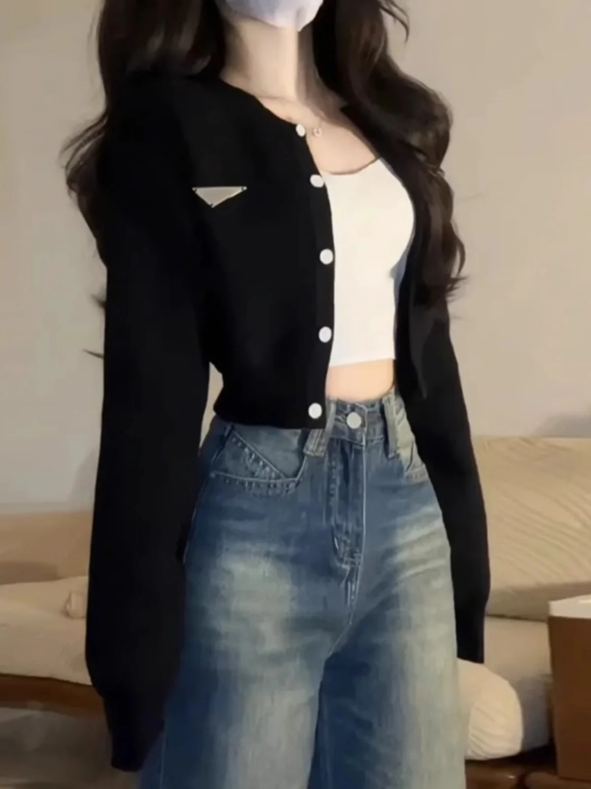 Black Short Knitted Sweater Coat Women\'s Early Autumn 2024 New Thin Small Outerwear Cardigan Top Korean Style Commute Fashion
