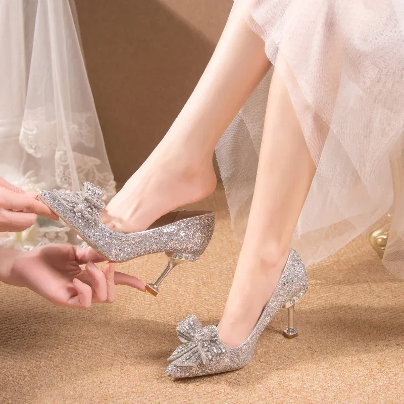 Zapatos de boda con diamantes de imitación para mujer, zapatos de Año Nuevo con hebilla de lujo, zapatos decorativos para banquete, tacones altos, dorado, plateado y rojo