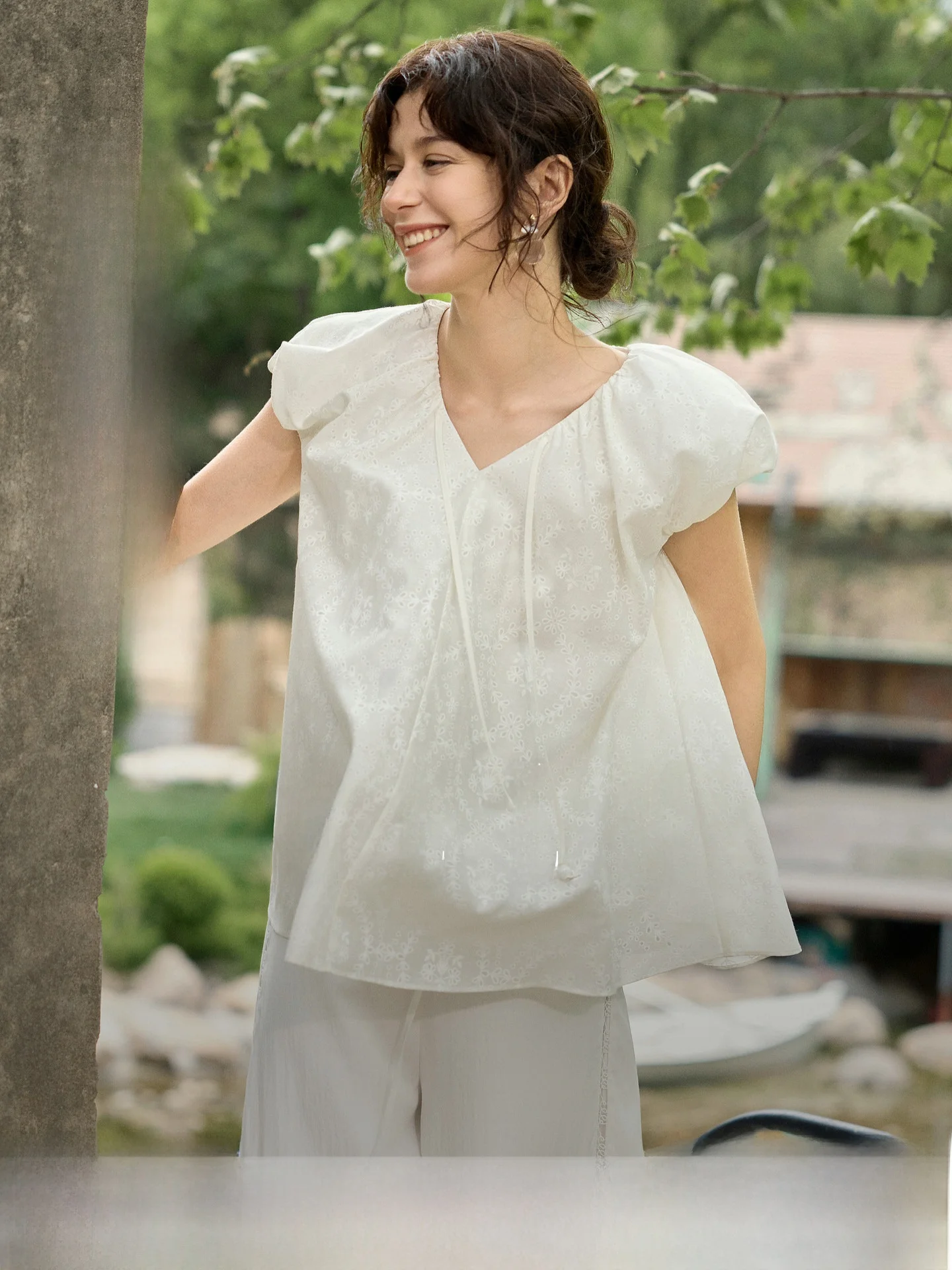

ELLE Women's V-Neck Linen Shirt Hollow out Bubble Sleeve Ivory Summer New Style High-End Feelings Commute Style Shirt