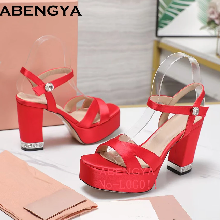 جودة الحرير منصة صنادل طراز جلاديتور النساء كريستال مكتنزة عالية الكعب أحذية الحفلات المفتوحة تو المرأة Sandalias Mujer 2025