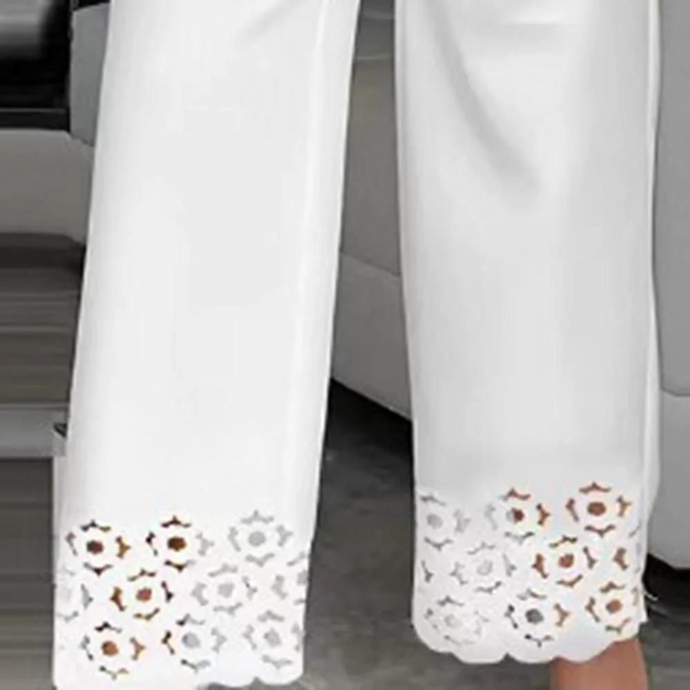 Pantaloni a vita alta con orlo cavo sottile bianco da donna e reggicalze Top corto Casual Set a due pezzi da donna 2024 Nuovo abito dolce estivo