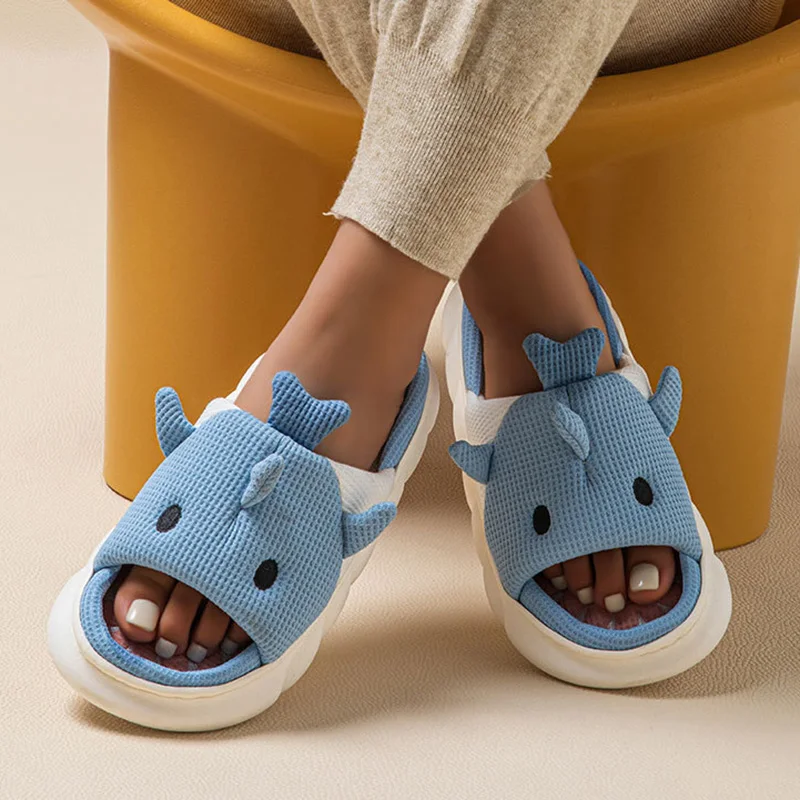 New Cartoon Shark Home pantofole donna autunno inverno spessa suola morbida scivoli interni donna camera da letto antiscivolo pantofole di lino