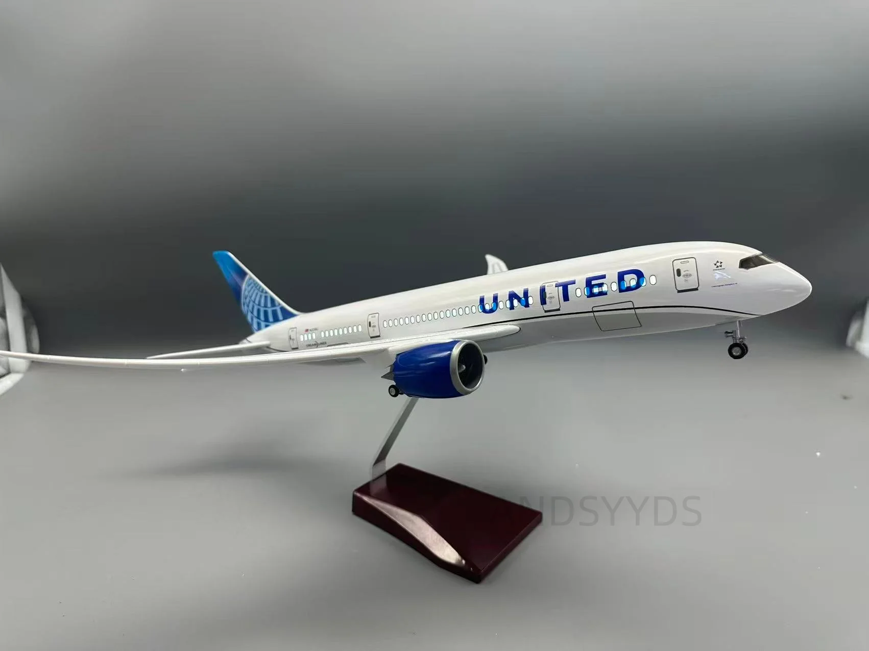 1:130 الخطوط الجوية المتحدة B787 نموذج طائرة جوفاء مضيئة بعجلات نموذج طائرة جمع نموذج طائرة هدية المعرض