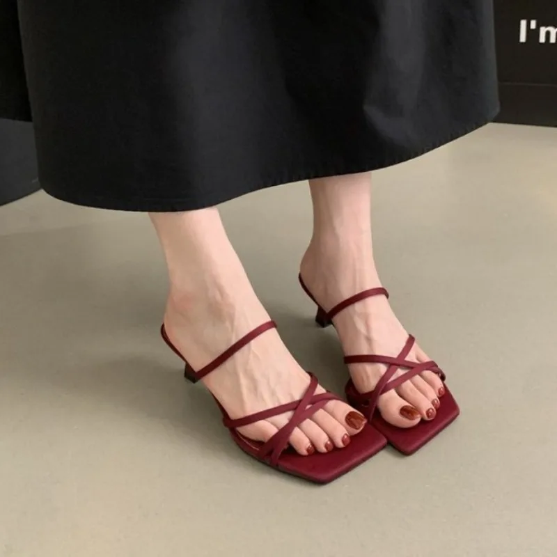 

2026 New Toe Elegant Sandals Women's Retro Summer Casual Beach Slippers