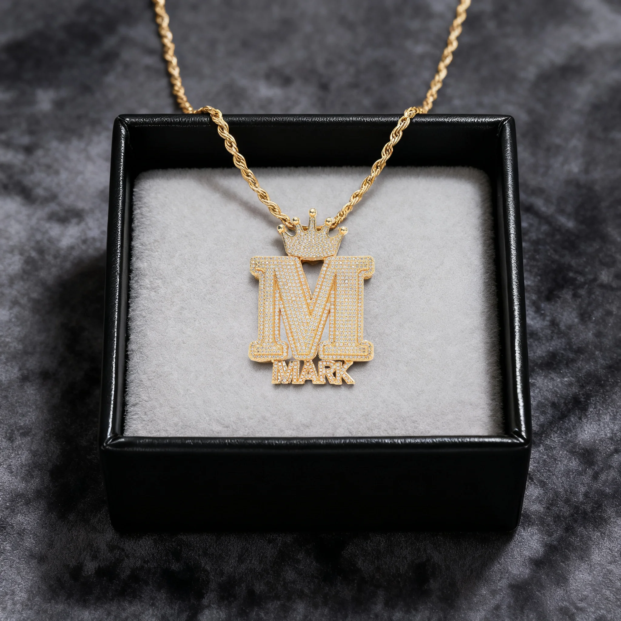 

Customized letter pendant necklace, personality, hip-hop, popular style copper full zirconium with crown, suitable for everyone