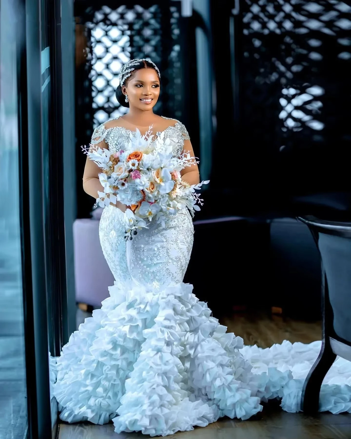 Vestido De novia personalizado con mangas casquillo y cuentas De cristales brillantes, batas De novia con volantes escalonados, vestido De novia De sirena De talla grande